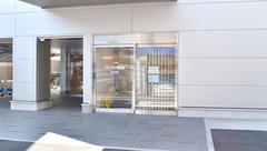 サンワ薬局足立店の外観