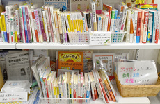 本の貸し出しもしております