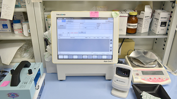 安全に処方薬をお渡しできるように作業しております。