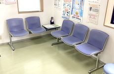 落ち着いた清潔感のある待合スペースがございます
