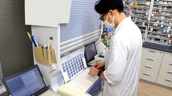 正確かつ安全に調剤を行っております。