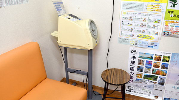血圧測定や健康チェックを行うことができます。