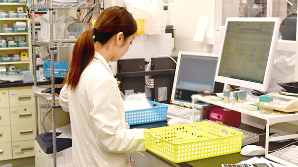 調剤データを管理し、正確なお薬の提供を行います。