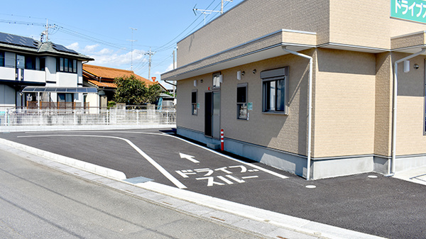 ドライブスルー対応薬局です