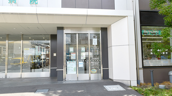駅から徒歩1分ほどの距離にある薬局です。