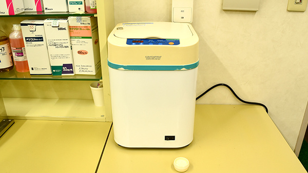 軟膏調剤機を備えております。