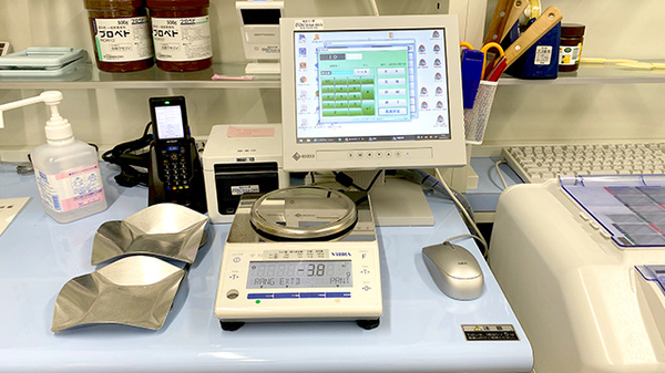 監査システムを利用して正確な調剤を行います