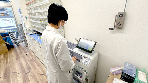 正確かつ安全に調剤を行っております。
