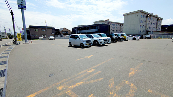 無料駐車場をご用意しております