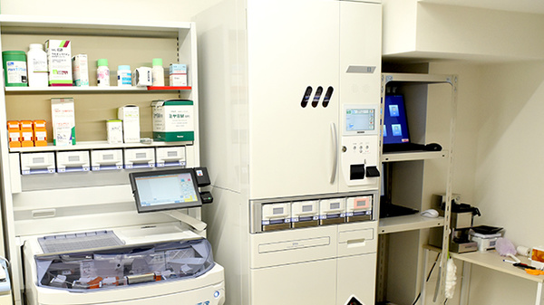 自動錠剤分包機を設置しています。