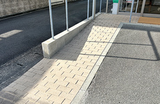 スロープを設置しております。