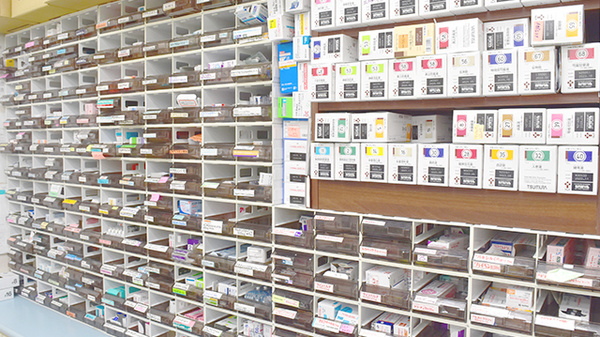 様々な診療科目に対応できるよう、豊富な医薬品を取り揃えています