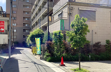 駅から徒歩1分ほどの距離にある薬局です