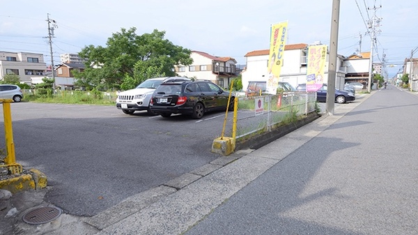 無料の駐車場がございます
