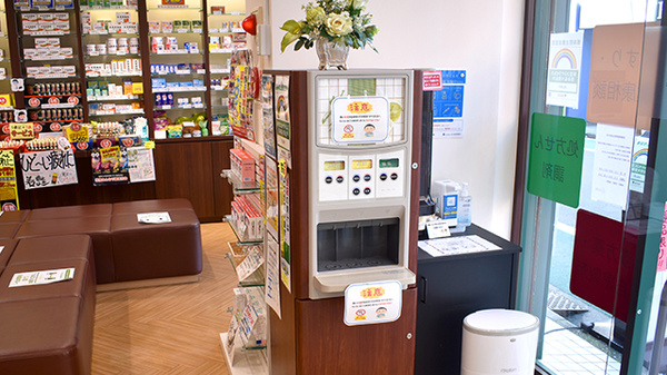 コーヒー、紅茶、日本茶をご用意しております。