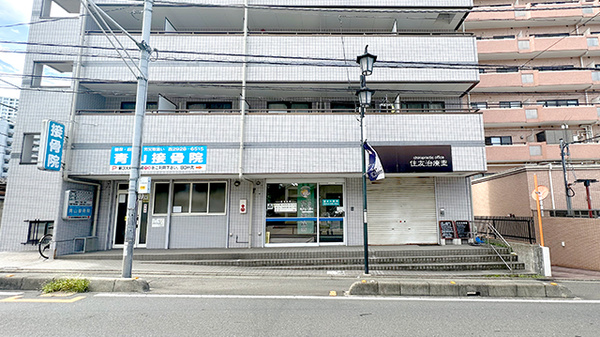 駅から徒歩9分ほどの距離にある薬局です。