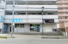 駅から徒歩9分ほどの距離にある薬局です。