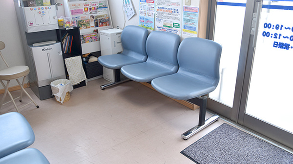 処方薬をリラックスしてお待ちいただける待合スペースがございます