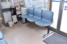 処方薬をリラックスしてお待ちいただける待合スペースがございます