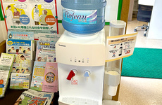待合スペースに給水設備を設置しています