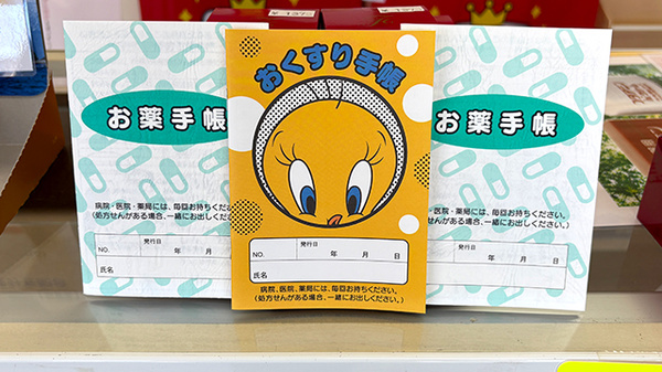 お薬手帳を各種取り揃えております。