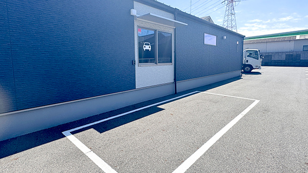 ドライブスルーを併設している薬局です