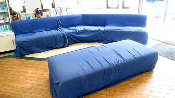 明るく清潔感のある待合スペースがございます