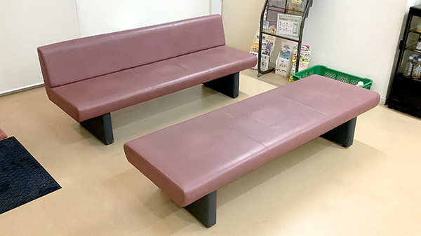 明るく清潔感のある待合スペースがございます