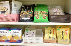 様々な食品も取り揃えております。