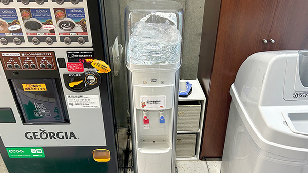 フリードリンクサービスがございます。