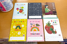お薬手帳を各種取り揃えております。