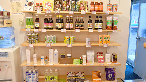 食品の販売も行っております。