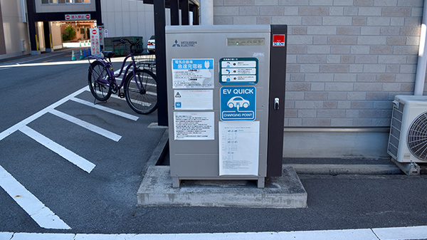 EV車の充電器機器がございます