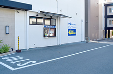 ドライブスルーを併設している薬局です