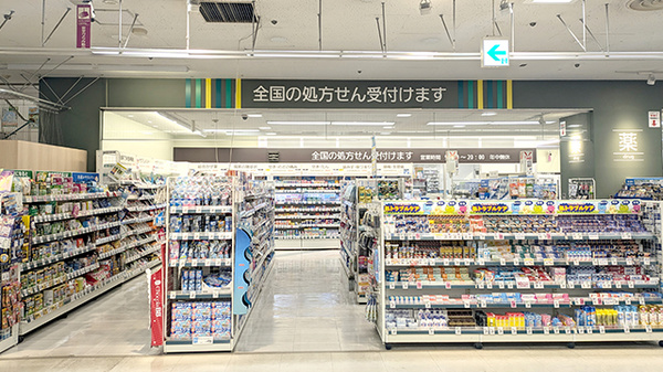 ショッピングモール内にある薬局です