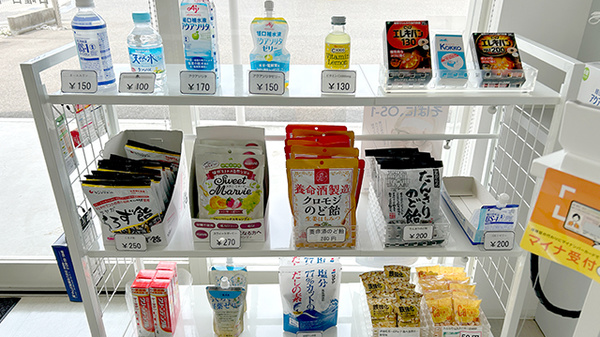 各種飲食品を取り揃えております