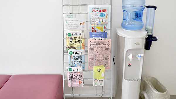 チラシや冊子を取り揃えております。
