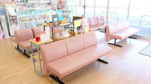 そうごう薬局　おゆみ野店の待合スペース