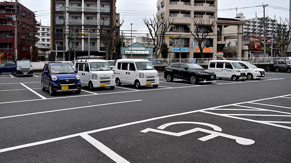 サンキュードラッグ　中井薬局の駐車場
