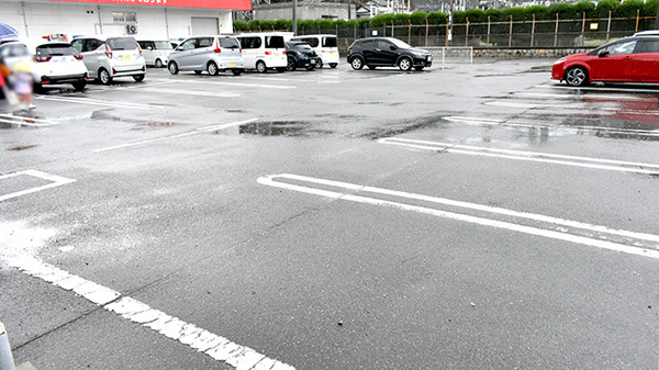 サンキュードラッグ　彦島中央薬局の駐車場