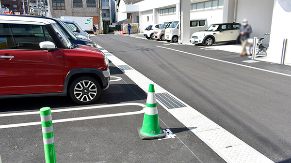 サンキュードラッグ門司港本店薬局の駐車場