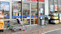 サンキュードラッグ 綾羅木薬局の入口