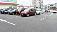 サンキュードラッグ 綾羅木薬局の駐車場