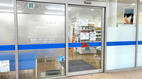 サンキュードラッグ　桃園薬局の入口