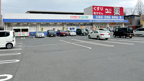 サンキュードラッグ　一枝薬局の駐車場