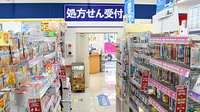 アカカベ薬局　吉田店の入口