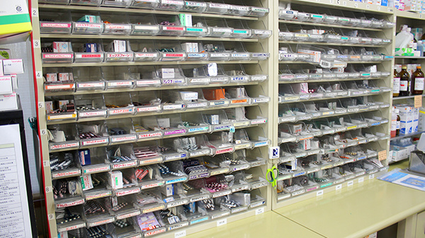 パル薬局黒須店の薬棚