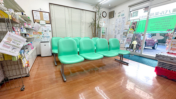 パル薬局柏原店の待合スペース