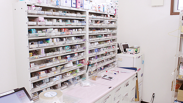 パル薬局奈良町店の薬棚