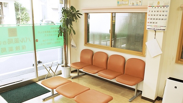パル薬局　白子店の待合スペース